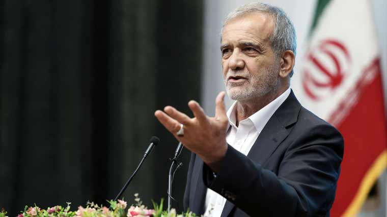 دشمن انفراسٹرکچر کو نشانہ بنا کر عوام کو بددل کرنا چاہتے ہیں: ایرانی صدر