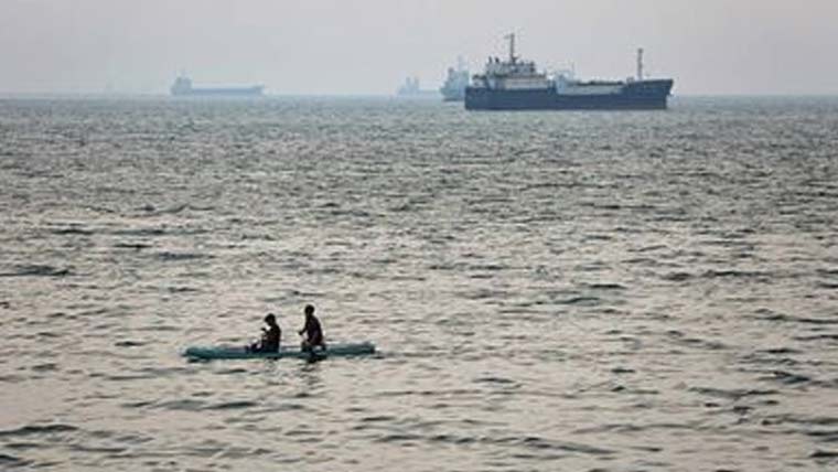 امریکی بحریہ کی کارروائی، بحیرہ عرب میں ایران کا ایم وی سیون جہاز روک لیا