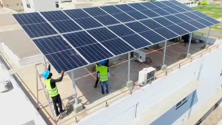 پاور ڈویژن کی 25 کلو واٹ تک سولر صارفین کیلئے فیس ختم کرنے کی سفارش