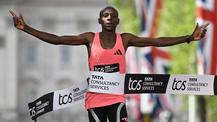 کینیا کے ایتھلیٹ نے لندن میراتھن 2026 میں نیا عالمی ریکارڈ قائم کر دیا