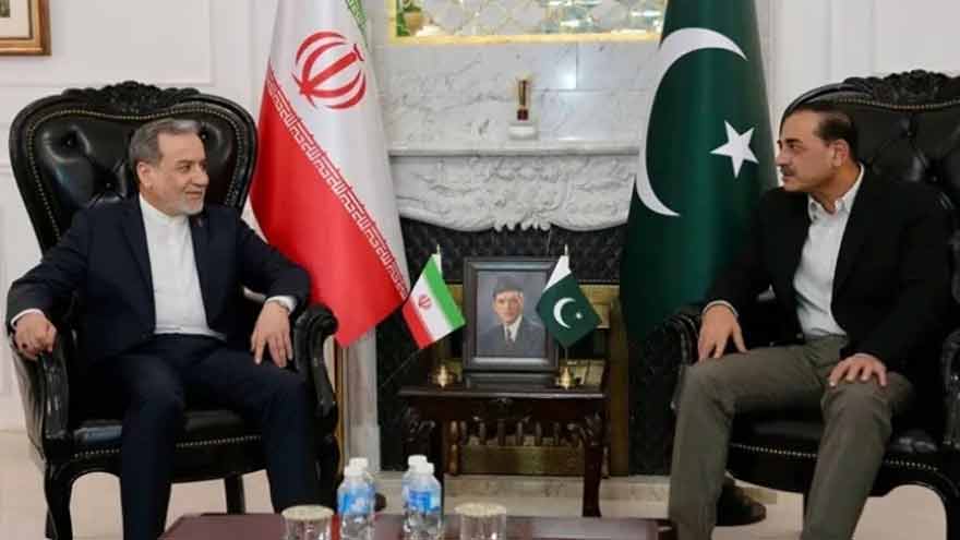 Iranian FM Araghchi meets CDF Munir during brief Islamabad visit