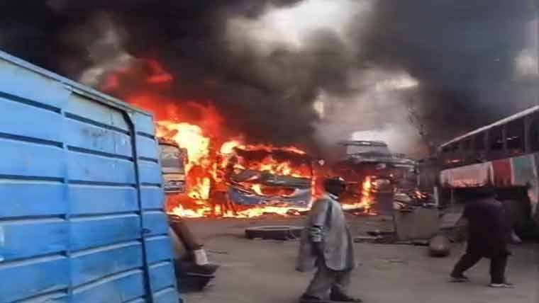 لاہور: کباڑ کے گودام میں آتشزدگی سے 3 کمسن بچے جھلس کر جاں بحق