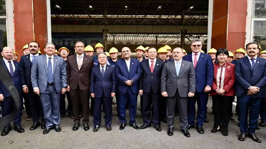 President Zardari visits SANY Heavy Industry plant in China
