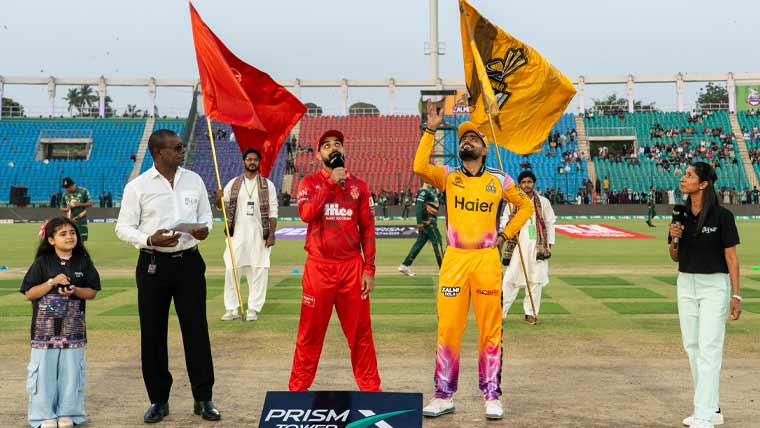 پی ایس ایل 11: اسلام آباد یونائیٹڈ کا پشاور زلمی کیخلاف ٹاس جیت کر فیلڈنگ کا فیصلہ