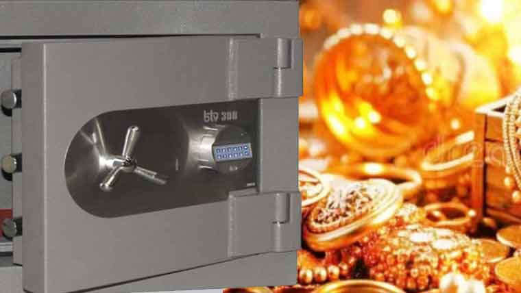 شہر قائد میں چور جیولری شاپ سے سونے سے بھری تجوری لیکر فرار