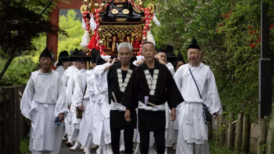 Mountain festival marks spring arrival high above Tokyo