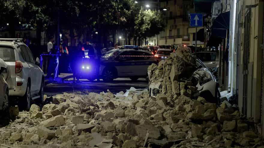 Magnitude 4.7 quake strikes near Italy's Naples, causing outages and damage