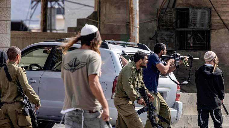 اسرائیلی فوج اور آبادکاروں کا الخلیل کے قریب فلسطینیوں پر ایک اور حملہ