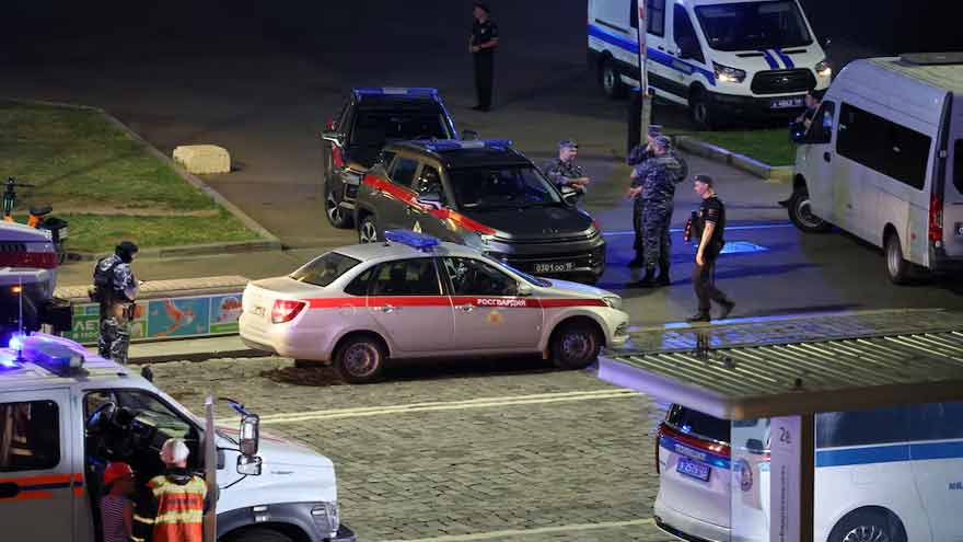 Bomb carried by woman kills three, injures 21 near Moscow restaurant, authorities say