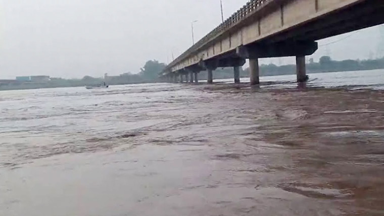 دریائے سندھ میں کالاباغ اور چشمہ کے مقامات پر نچلے درجے کا سیلاب