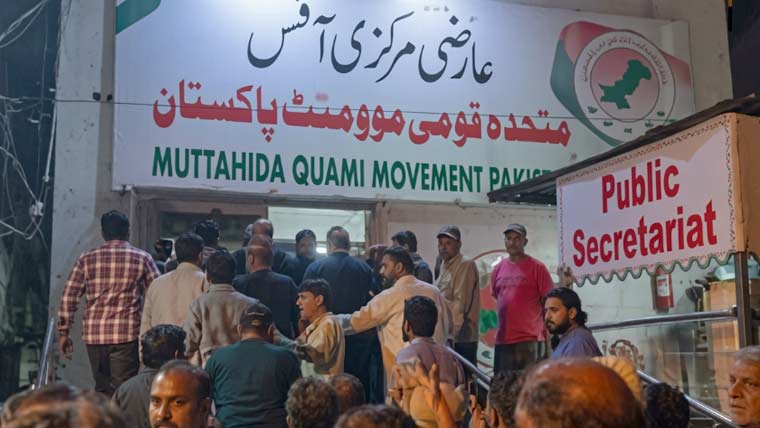 کراچی کے علاقوں میں پولیس کے چھاپے، ایم کیو ایم کے 2 کارکنان گرفتار کر لیے