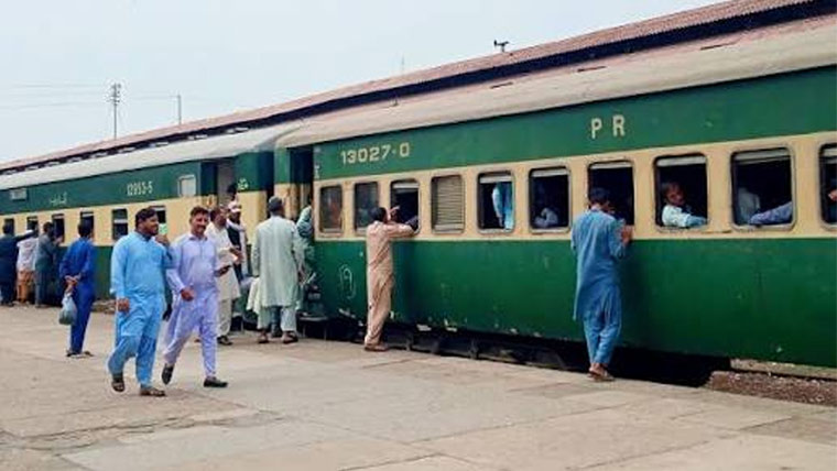 وفاقی وزیرِ ریلوے محمد حنیف عباسی کا دو بند ٹرینیں بحال کرنے کا اعلان