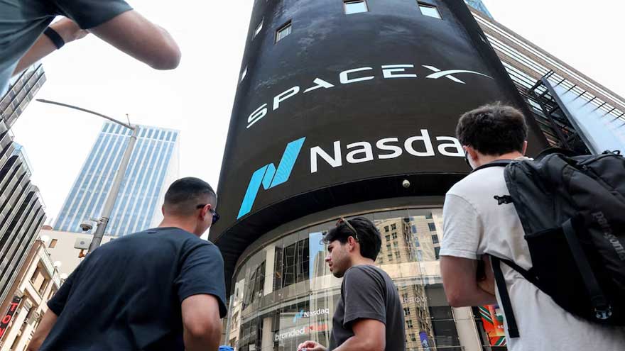 Retail investors buy SpaceX shares despite post-earnings slump
