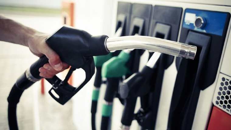 حکومت نے پٹرول کی قیمت میں اضافہ کردیا، ڈیزل سستا
