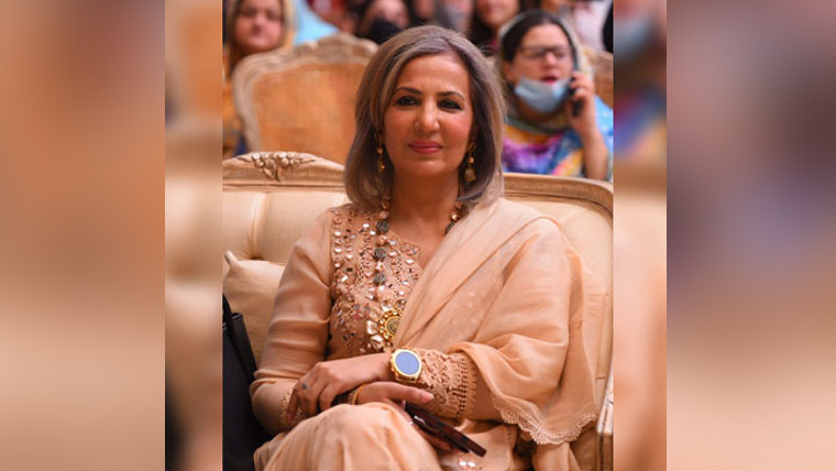 صباحت بخاری نے صحت مند فلرٹنگ کو خوشگوار ماحول کیلئے مفید قرار دے دیا