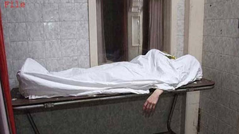 کراچی: نامعلوم گاڑی کی ٹکر سے موٹر سائیکل سوار خاتون جاں بحق، شوہر زخمی