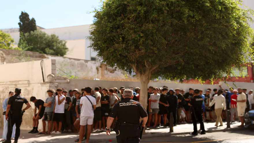 Spain to establish border controls on travellers from Italy amid migration dispute