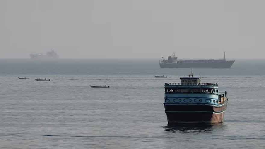 Iran's Revolutionary Guard says re-opening Strait of Hormuz does not depend on talks with Oman