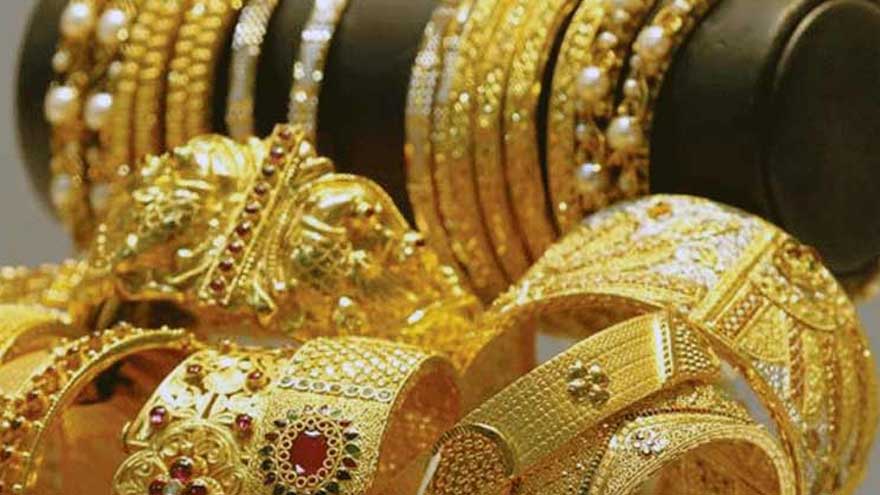 Gold prices continue upward streak in Pakistan, international market