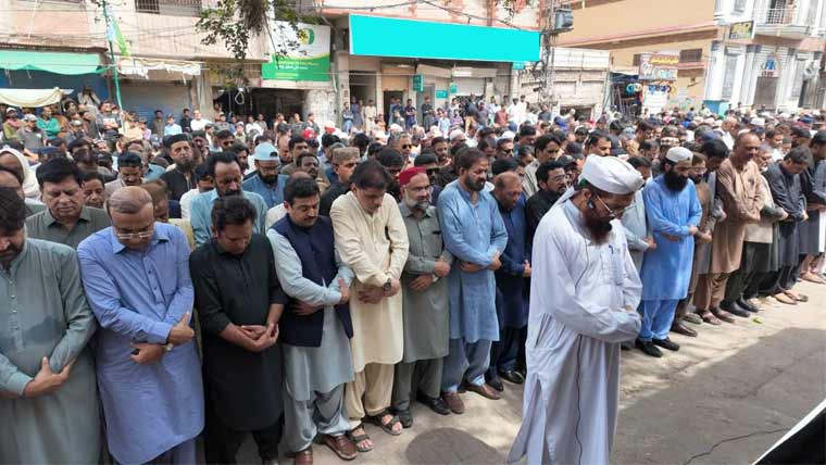 ایم کیو ایم پاکستان کے رکن قومی اسمبلی سید وسیم حسین کی والدہ کی نماز جنازہ ادا