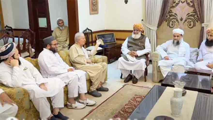 Fazl sees defence agreement a step towards Muslim unity