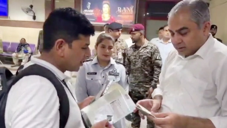 محسن نقوی کا لاہور ایئرپورٹ کا دورہ، امیگریشن کے عمل کا جائزہ لیا