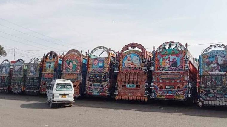 گڈز اور منی مزدا ٹرانسپورٹرز کی ہڑتال کا دوسرا روز، گاڑیوں کی روانگی معطل