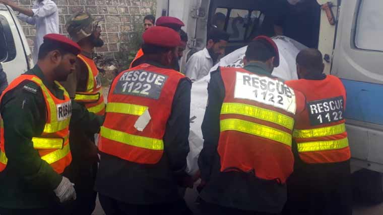کوٹ رادھا کشن میں بارش کے دوران بوسیدہ چھت گرنے سے 2 بھائی جاں بحق