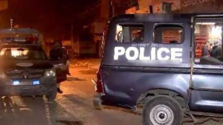 شہر قائد میں مبینہ پولیس مقابلے، 4 ڈاکوؤں کو زخمی حالت میں گرفتار کر لیا گیا