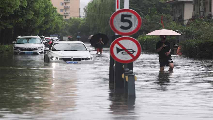 Storms from Dolphin soak China's east, ground nearly 950 Shanghai flights