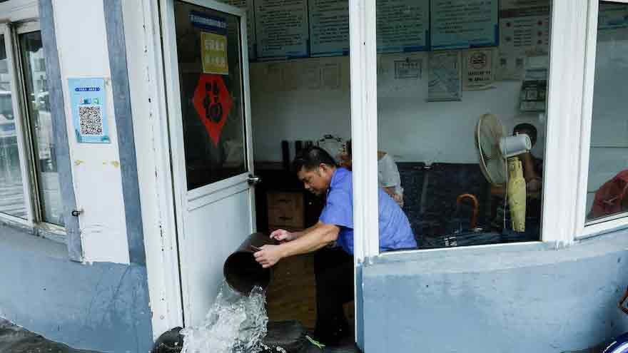 Typhoon Dolphin's vast storm system pushes inland, threatens central China