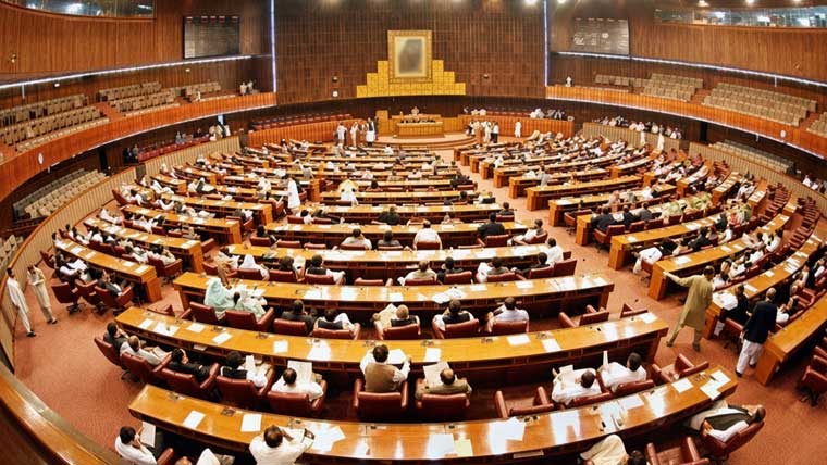 پاکستان میں اراکین پارلیمنٹ کی تنخواہوں، مراعات میں کئی دہائیوں کے دوران ہوشربا اضافہ