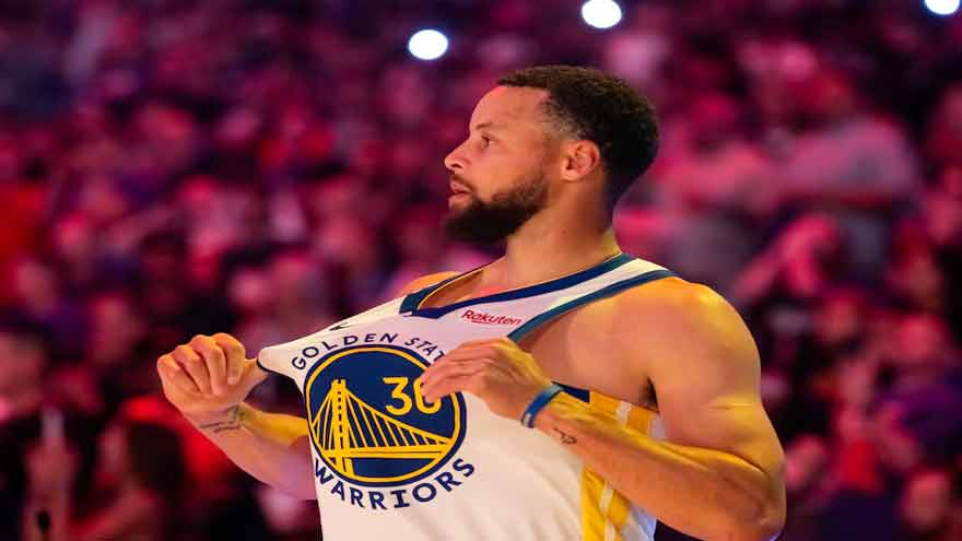 GM: Stephen Curry 'wants to finish his career as a Warrior'