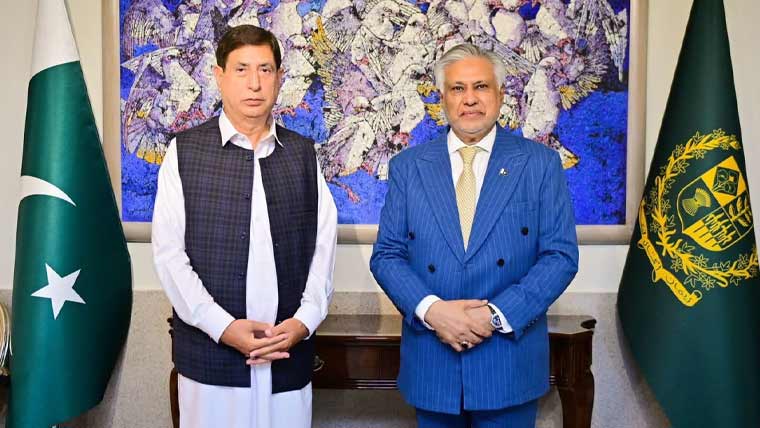 ‎اسحاق ڈار سے صدر ن لیگ آزاد کشمیر کی ملاقات، حکومت سازی سے متعلق امور پر گفتگو