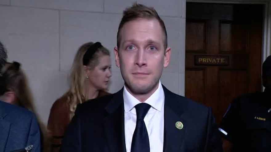 US congressman faces lawsuit for sharing daughter's nude photo online
