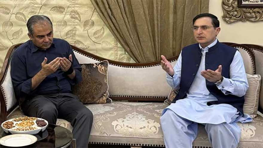 Mohsin Naqvi visits Barrister Gohar Khan's residence to offer condolences on mother's demise