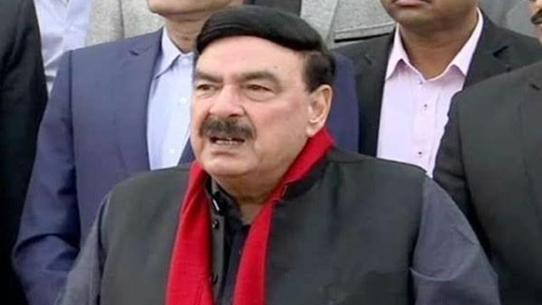 آسمان کی طرف دیکھ رہا ہوں، بے گناہ لوگ جیلوں میں قید ہیں: شیخ رشید