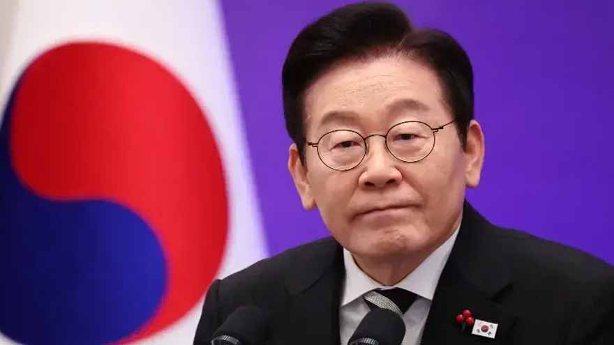 South Korean president proposes talks with North to formally end war