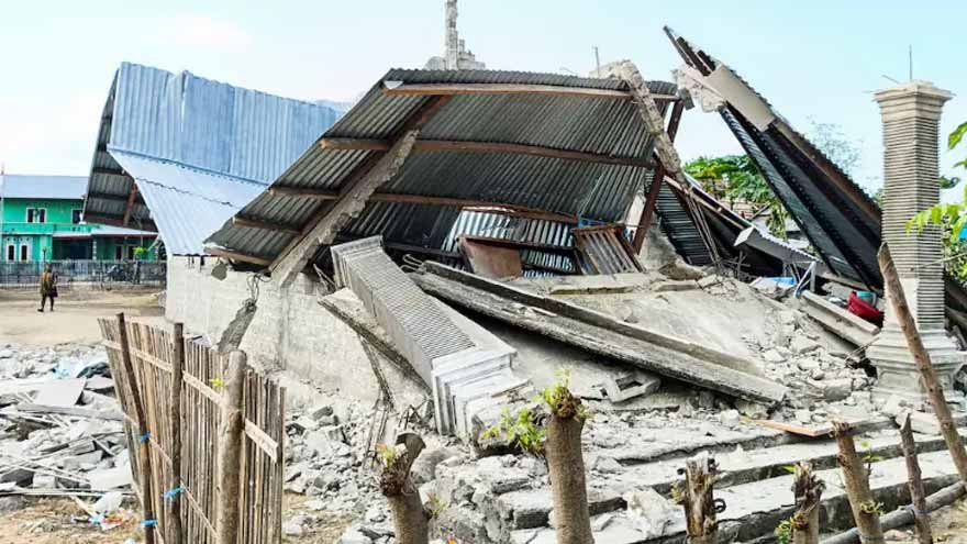 Indonesia quake kills at least 51, forces 5,000 to evacuate