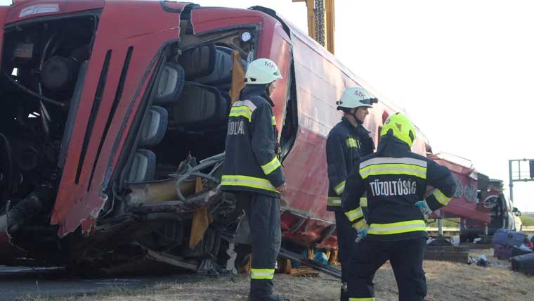 ہنگری میں مسافر بس کو حادثہ، 12 افراد ہلاک، 10 زخمی