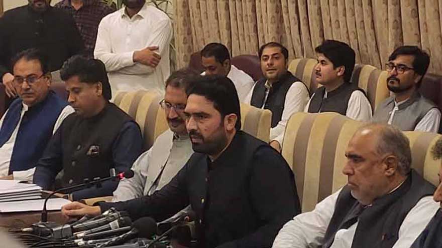 KP CM raises concerns over Imran Khan's health, demands access for doctors and family