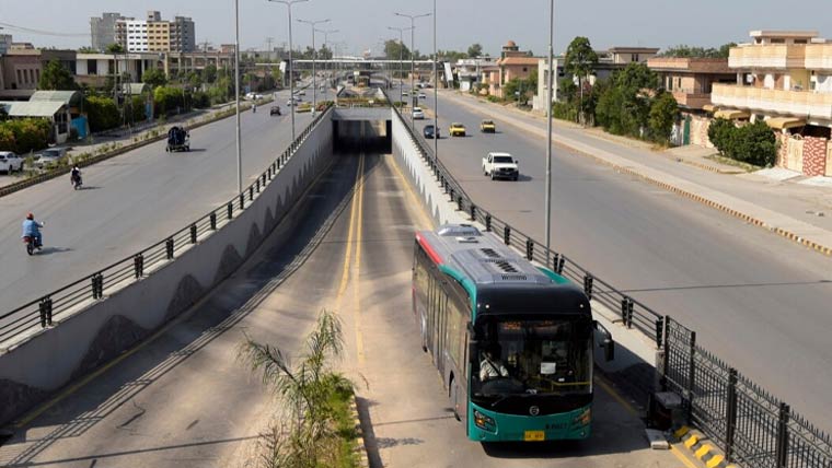 پشاور: موٹر وے پر بی آر ٹی بسیں چلانے کا منصوبہ زیرِ غور