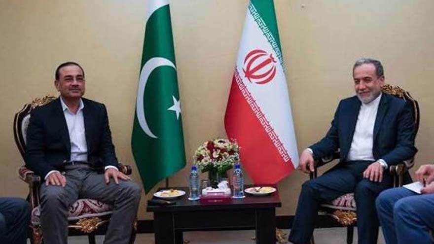 Iranian FM, Pakistani Field Marshal discuss regional developments