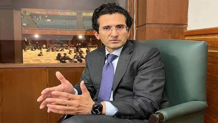 پٹرول کی قیمتیں میں نہیں بدلتا، صرف عملدرآمد کرتا ہوں: وزیرِ پٹرولیم