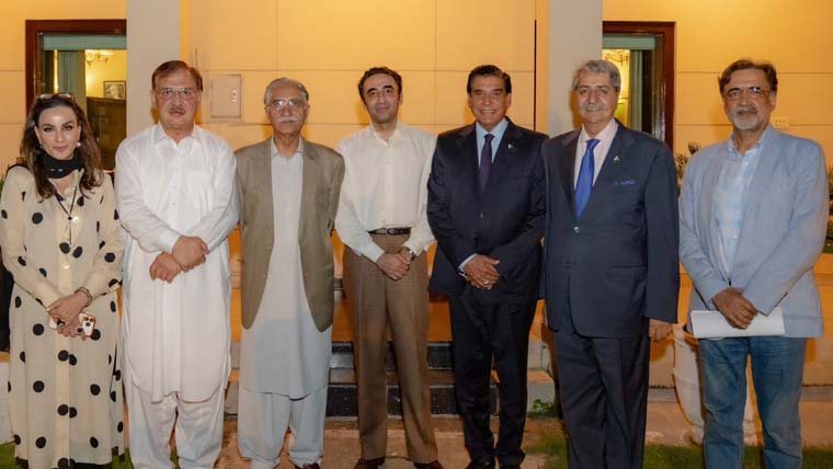 بلاول بھٹو سے پیپلز پارٹی رہنماؤں کی ملاقات، ملکی سیاسی صورتحال پر گفتگو