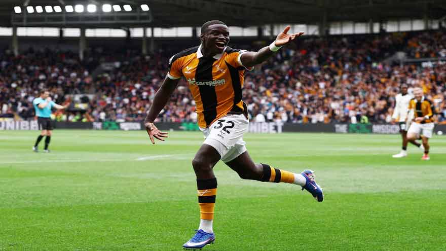 Promoted Hull stun Man Utd, Spurs thrashed, Ipswich enjoy winning return