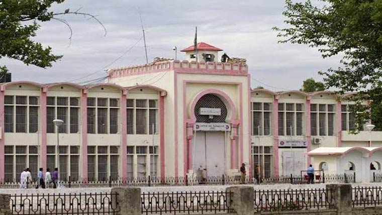 اڈیالہ جیل کے تین قیدیوں کا نجی ہسپتالوں سے علاج کیلئے عدالت سے رجوع