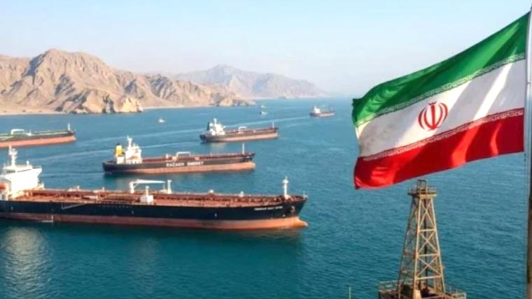 ایران نے آبنائے ہرمز سے گزرنے والے 45 آئل ٹینکرز بلیک لسٹ کر دیئے