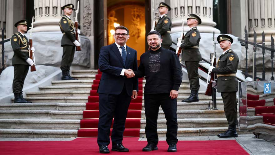 Britain, France pledge stronger support on Ukraine's Independence Day