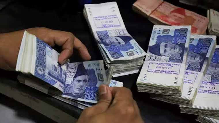 حکومت نے جولائی میں 215 ارب روپے قرض لیا، اقتصادی امور